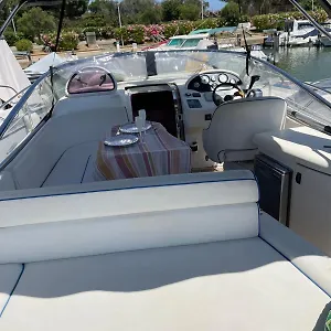 https://hebergement-insolite-sur-un-bateau-a-quai.fr-provencehotel.com